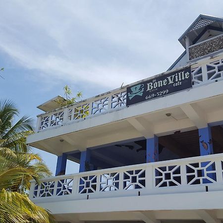 The Sea Front Inn 蓬塔戈尔达 外观 照片